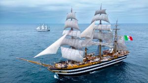La nave Amerigo Vespucci