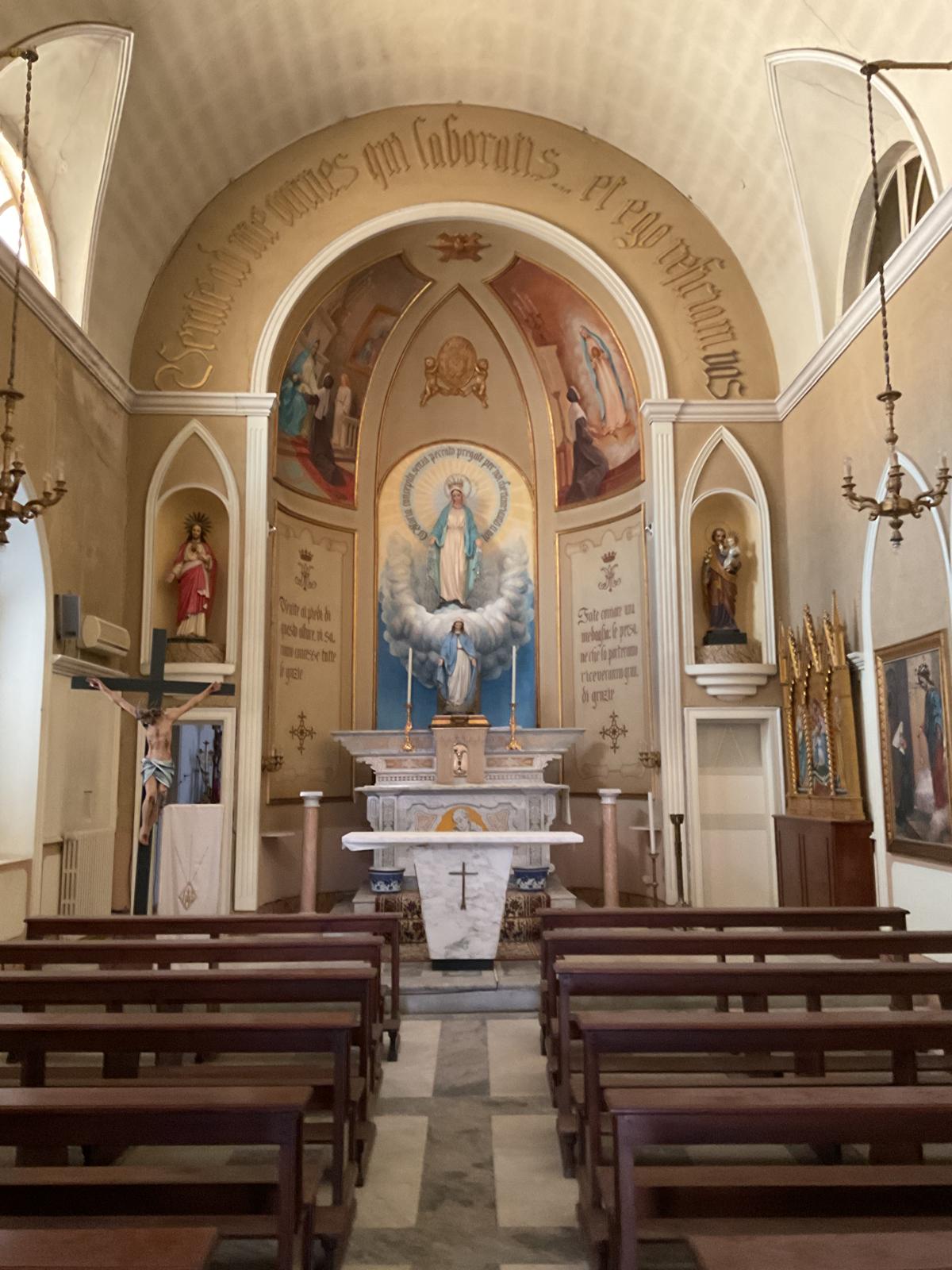 La cappella di San Vincenzo, affrescata da Aurelio "Galep" Galleppini